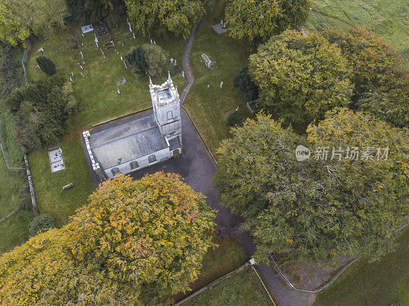 一个乡村教堂和墓地，Tara, Co. Meath，爱尔兰。